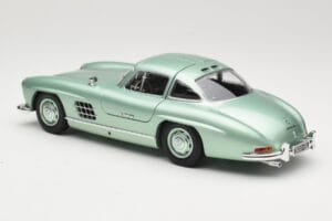 Mercedes 300 SL W198 Gullwing Light Green Metallic Minichamps 1:18 110037221 Metalli — kuva 7 / 8