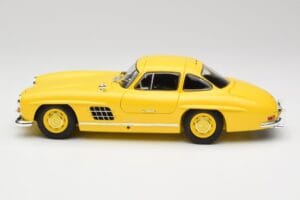 Mercedes 300 SL W198 Vaaleankeltainen Minichamps 1:18 180039009 Metalli — kuva 4 / 8