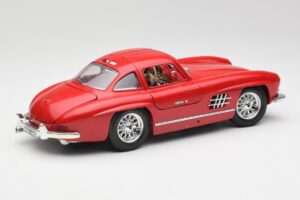 Mercedes 300 SL W198 Red Metallic Bburago 1:18 3013-M1 Metalli — kuva 3 / 8