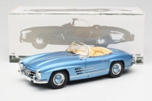 Mercedes 300 SL W198 Roadster Hardtop Light Blue Metallic Minichamps 1:18 180039042 Metalli — kuva 9 / 9