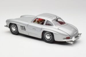Mercedes 300 SL W198 Gullwing Silver Harmaa Bburago 1:18 3513 Metalli — kuva 7 / 8