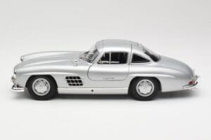 Mercedes 300 SL W198 Gullwing Hopea Minichamps 1:18 110037210 Metalli — kuva 4 / 8