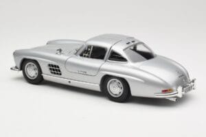 Mercedes 300 SL W198 Gullwing Hopea Minichamps 1:18 110037210 Metalli — kuva 7 / 8