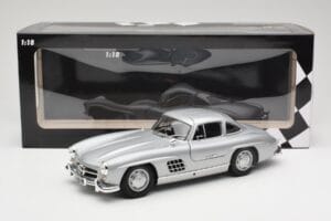 Mercedes 300 SL W198 Gullwing Hopea Minichamps 1:18 110037210 Metalli — kuva 8 / 8