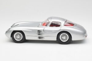 Mercedes 300 SLR Uhlenhaut Coupe Hopea Maisto 1:18 536898 Metalli — kuva 4 / 8