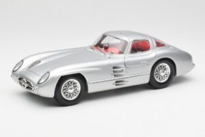 Mercedes 300 SLR Uhlenhaut Coupe Hopea Maisto 1:18 536898 Metalli