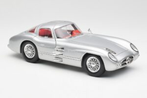 Mercedes 300 SLR Uhlenhaut Coupe Hopea Maisto 1:18 536898 Metalli — kuva 6 / 8