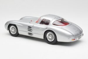 Mercedes 300 SLR Uhlenhaut Coupe Hopea Maisto 1:18 536898 Metalli — kuva 7 / 8