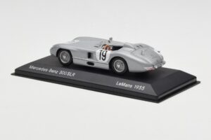 Mercedes 300 SLR #19 J.M. Fangio / S. Moss 24 Hours of Le Mans 1955 Minichamps 1:43 B66040253 Metalli — kuva 3 / 4