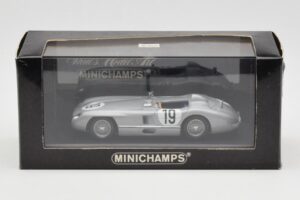 Mercedes 300 SLR #19 J.M. Fangio / S. Moss 24 Hours of Le Mans 1955 Minichamps 1:43 B66040253 Metalli — kuva 4 / 4