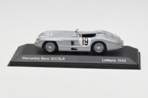 Mercedes 300 SLR #19 J.M. Fangio / S. Moss 24 Hours of Le Mans 1955 Minichamps 1:43 B66040253 Metalli