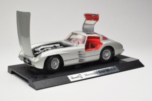 Mercedes 300 SLR Hopea Revell 1:12 08851 Metalli — kuva 2 / 8