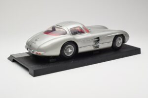 Mercedes 300 SLR Hopea Revell 1:12 08851 Metalli — kuva 3 / 8