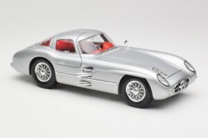 Mercedes 300 SLR Uhlenhaut Coupe Hopea Maisto 1:18 36898 Metalli — kuva 6 / 8