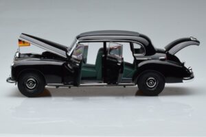 Mercedes 300 W186 Konrad Adenauer Norev 1:18 183707 Metalli — kuva 4 / 9