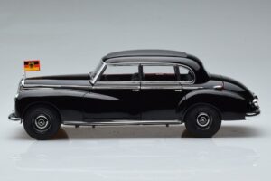 Mercedes 300 W186 Konrad Adenauer Norev 1:18 183707 Metalli — kuva 5 / 9