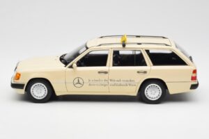 Mercedes 300D S124 T-Model Vaalea Norsunluu Taxi Jälleenmyyjäpainos Norev 1:18 B66040702 Metalli — kuva 4 / 8