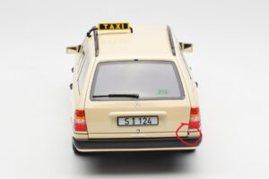 Mercedes 300D S124 T-Model Vaalea Norsunluu Taxi Jälleenmyyjäpainos Norev 1:18 B66040702 Metalli — kuva 8 / 8