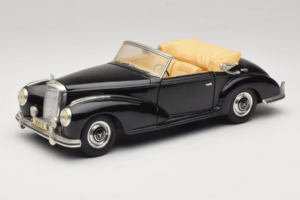 Mercedes 300S Musta Maisto 1:18 52116-P1 Metalli