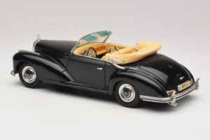 Mercedes 300S Musta Maisto 1:18 52116-P1 Metalli — kuva 7 / 8