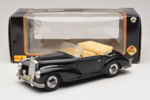 Mercedes 300S Musta Maisto 1:18 52116-P1 Metalli — kuva 8 / 8