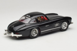 Mercedes 300SL Musta Bburago 1:18 3015-M3 Metalli — kuva 3 / 8