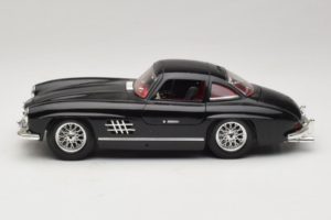 Mercedes 300SL Musta Bburago 1:18 3015-M3 Metalli — kuva 4 / 8