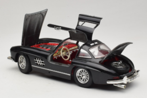 Mercedes 300SL Musta Bburago 1:18 3015-M3 Metalli — kuva 5 / 8
