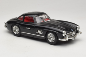 Mercedes 300SL Musta Bburago 1:18 3015-M3 Metalli — kuva 6 / 8