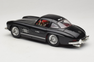 Mercedes 300SL Musta Bburago 1:18 3015-M3 Metalli — kuva 7 / 8