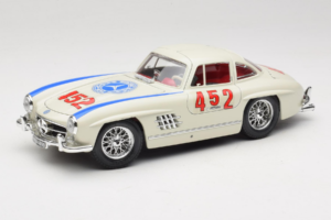 Mercedes 300SL #452 Mille Miglia 1955 Valkoinen Bburago 1:18 3015-M2 Metalli
