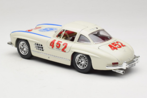 Mercedes 300SL #452 Mille Miglia 1955 Valkoinen Bburago 1:18 3015-M2 Metalli — kuva 7 / 8