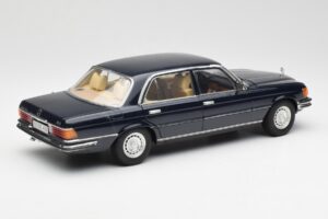 Mercedes 450 SEL 6.9 W116 Tummansininen Revell 1:18 8956 Metalli — kuva 3 / 8