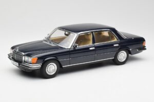Mercedes 450 SEL 6.9 W116 Tummansininen Revell 1:18 8956 Metalli