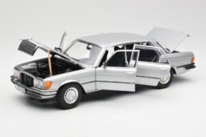 Mercedes 450 SEL 6.9 W116 Hopea Revell 1:18 8955 Metalli — kuva 2 / 8