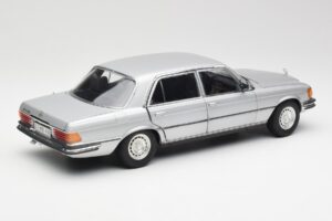 Mercedes 450 SEL 6.9 W116 Hopea Revell 1:18 8955 Metalli — kuva 3 / 8