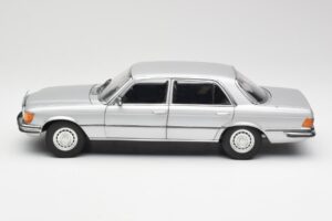 Mercedes 450 SEL 6.9 W116 Hopea Revell 1:18 8955 Metalli — kuva 4 / 8
