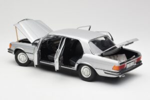 Mercedes 450 SEL 6.9 W116 Hopea Revell 1:18 8955 Metalli — kuva 5 / 8