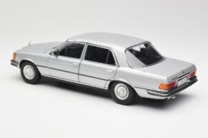 Mercedes 450 SEL 6.9 W116 Hopea Revell 1:18 8955 Metalli — kuva 7 / 8