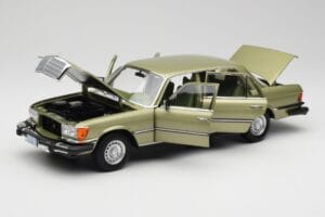 Mercedes 450 SEL W116 J.R. Ewing Dallas Hopeanvihreä Norev 1:18 183975 Metalli — kuva 3 / 8