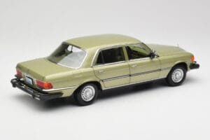 Mercedes 450 SEL W116 J.R. Ewing Dallas Hopeanvihreä Norev 1:18 183975 Metalli — kuva 5 / 8