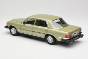 Mercedes 450 SEL W116 J.R. Ewing Dallas Hopeanvihreä Norev 1:18 183975 Metalli — kuva 6 / 8