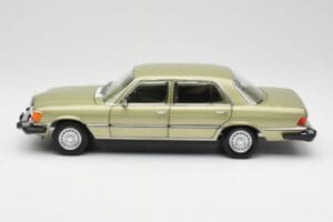 Mercedes 450 SEL W116 J.R. Ewing Dallas Hopeanvihreä Norev 1:18 183975 Metalli — kuva 7 / 8