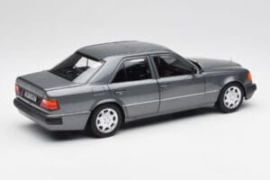 Mercedes 500 E W124 Pearl Harmaa Norev 1:18 183946 Metalli — kuva 3 / 8