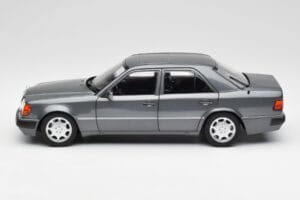 Mercedes 500 E W124 Pearl Harmaa Norev 1:18 183946 Metalli — kuva 4 / 8