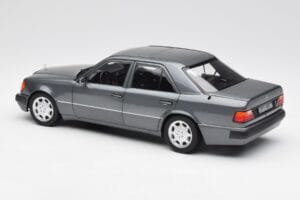 Mercedes 500 E W124 Pearl Harmaa Norev 1:18 183946 Metalli — kuva 7 / 8