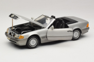Mercedes SL 500 R129 Hopea Revell 1:18 8801-P1 Metalli — kuva 2 / 8