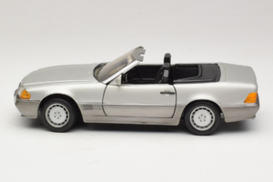 Mercedes SL 500 R129 Hopea Revell 1:18 8801-P1 Metalli — kuva 4 / 8