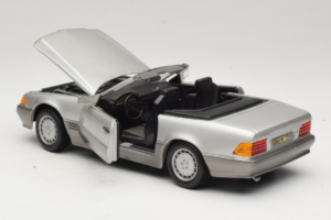 Mercedes SL 500 R129 Hopea Revell 1:18 8801-P1 Metalli — kuva 5 / 8