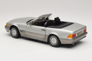 Mercedes SL 500 R129 Hopea Revell 1:18 8801-P1 Metalli — kuva 7 / 8